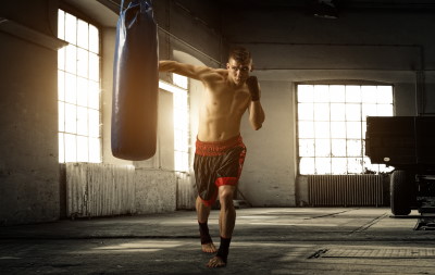 Trening na worku bokserskim